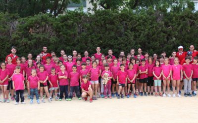 Monitores de atletismo con sus alumnos del club de atletismo los lentos